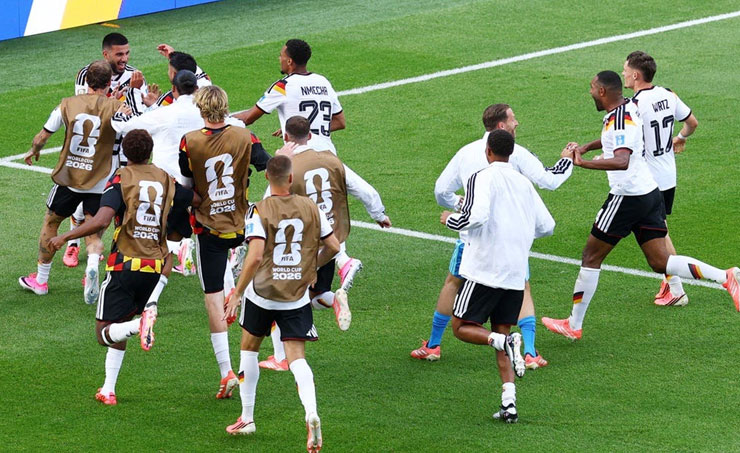 حقيقة معاقبة البدلاء المحتفلين داخل الملعب في كأس العالم